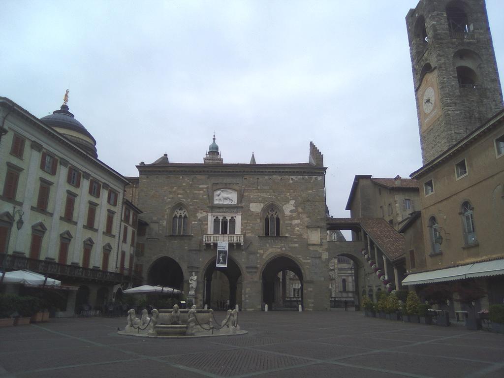 1929 Castle Guest Bérgamo Exterior foto